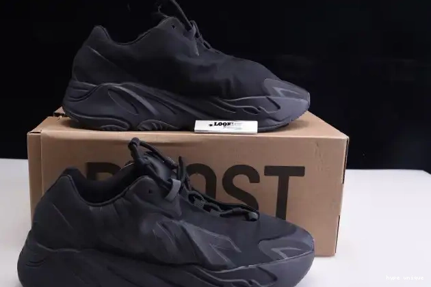 hype 700 FV4440 Black MNVN Adidas Triple Yeezy Boost 0602